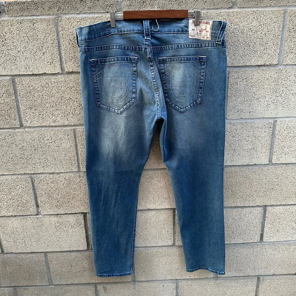 True Religion Geno Relaxed Slim Medium Blue Wash Men’s Size 42